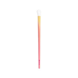 essence Brush It Like It's Art Blending Brush - 01 Blending Is Like Cardio For Artists